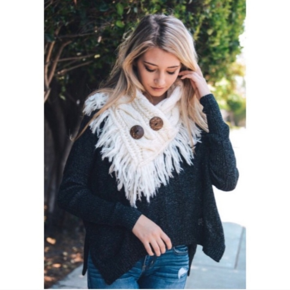 New Ivory Fray Button Scarf - Picture 1 of 2